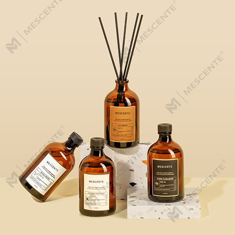 큰 검정색과 금색 100ml 무지개 빛깔의 고급 유리 다채로운 스틱 섬유 리드 디퓨저 공기 청정제 용매