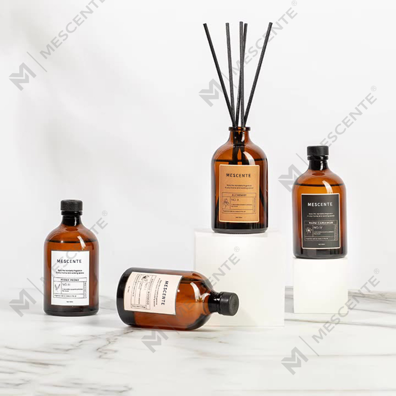 큰 검정색과 금색 100ml 무지개 빛깔의 고급 유리 다채로운 스틱 섬유 리드 디퓨저 공기 청정제 용매