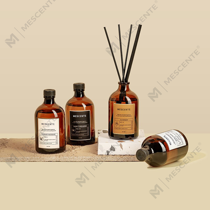큰 검정색과 금색 100ml 무지개 빛깔의 고급 유리 다채로운 스틱 섬유 리드 디퓨저 공기 청정제 용매