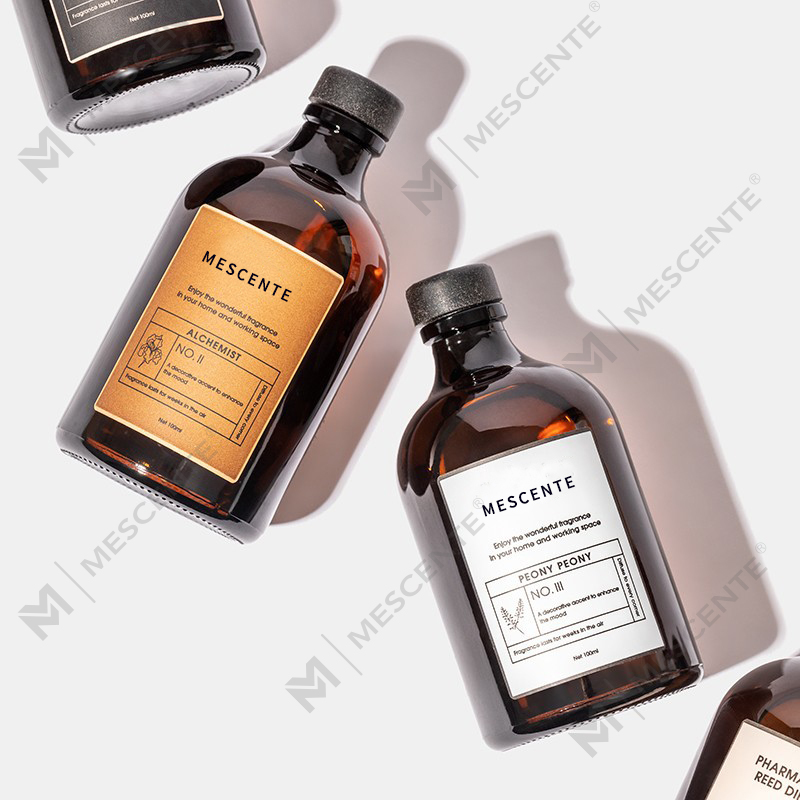 큰 검정색과 금색 100ml 무지개 빛깔의 고급 유리 다채로운 스틱 섬유 리드 디퓨저 공기 청정제 용매