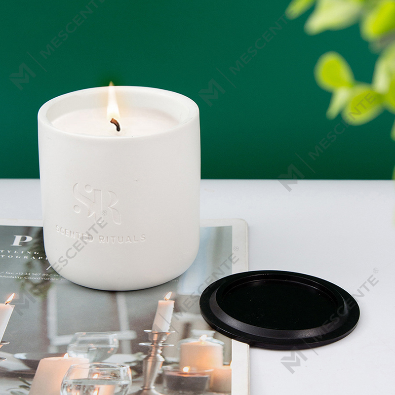 M&S 향기 맞춤형 로고 나무 뚜껑이 달린 저렴한 세라믹 항아리 양초, 코코넛 왁스 고급 양초