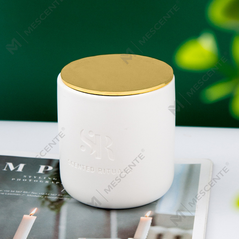 M&S 향기 맞춤형 로고 나무 뚜껑이 달린 저렴한 세라믹 항아리 양초, 코코넛 왁스 고급 양초