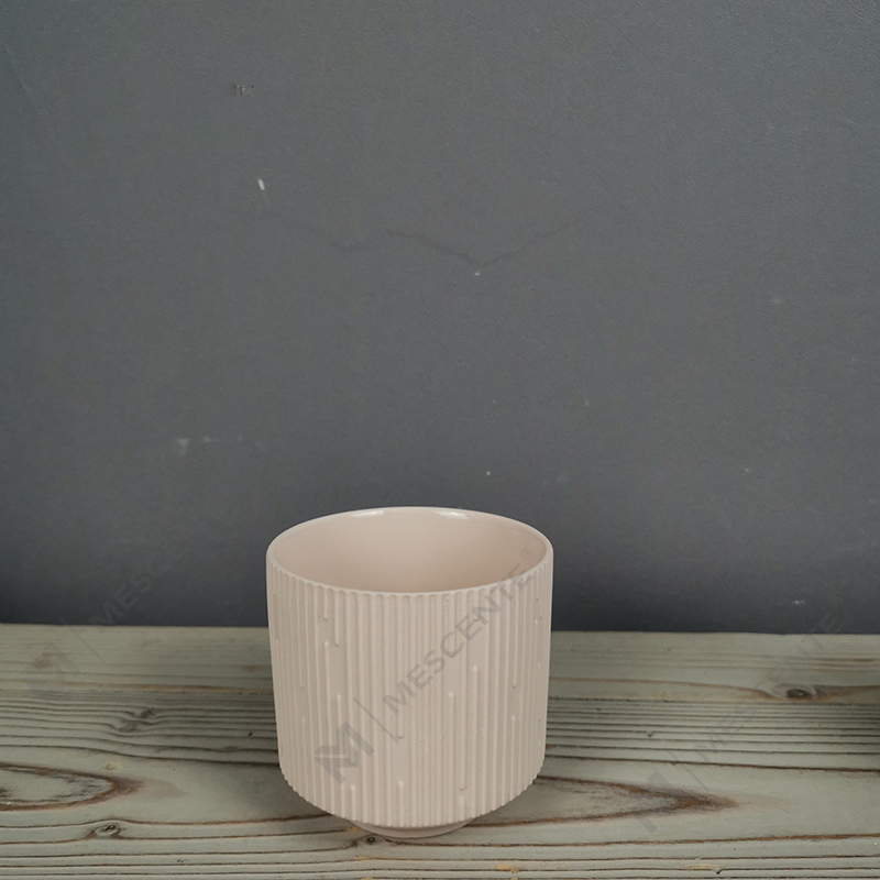 M&Scent 나무 뚜껑이 있는 도매 고급 세라믹 빈 사각형 매트 블랙 독특한 앰버 캔들 항아리
