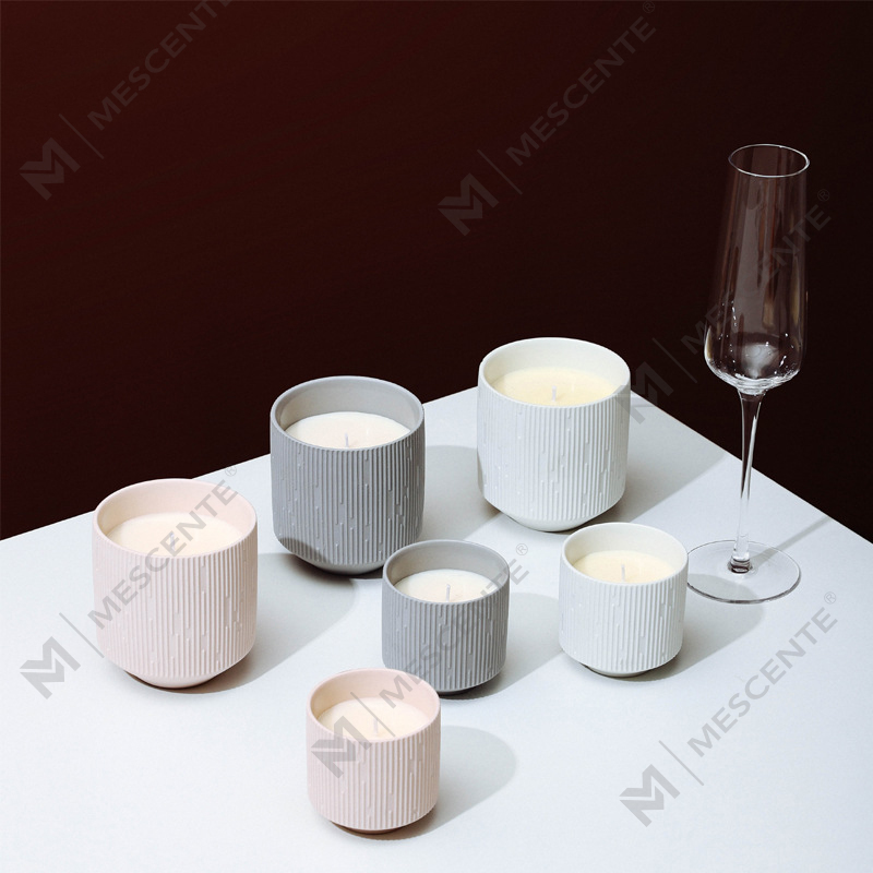 M&Scent 나무 뚜껑이 있는 도매 고급 세라믹 빈 사각형 매트 블랙 독특한 앰버 캔들 항아리